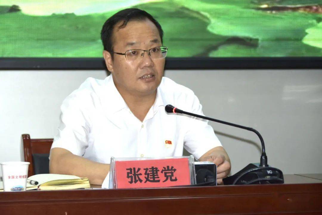 区委书记张建党为淮阳中学学生讲授思政课