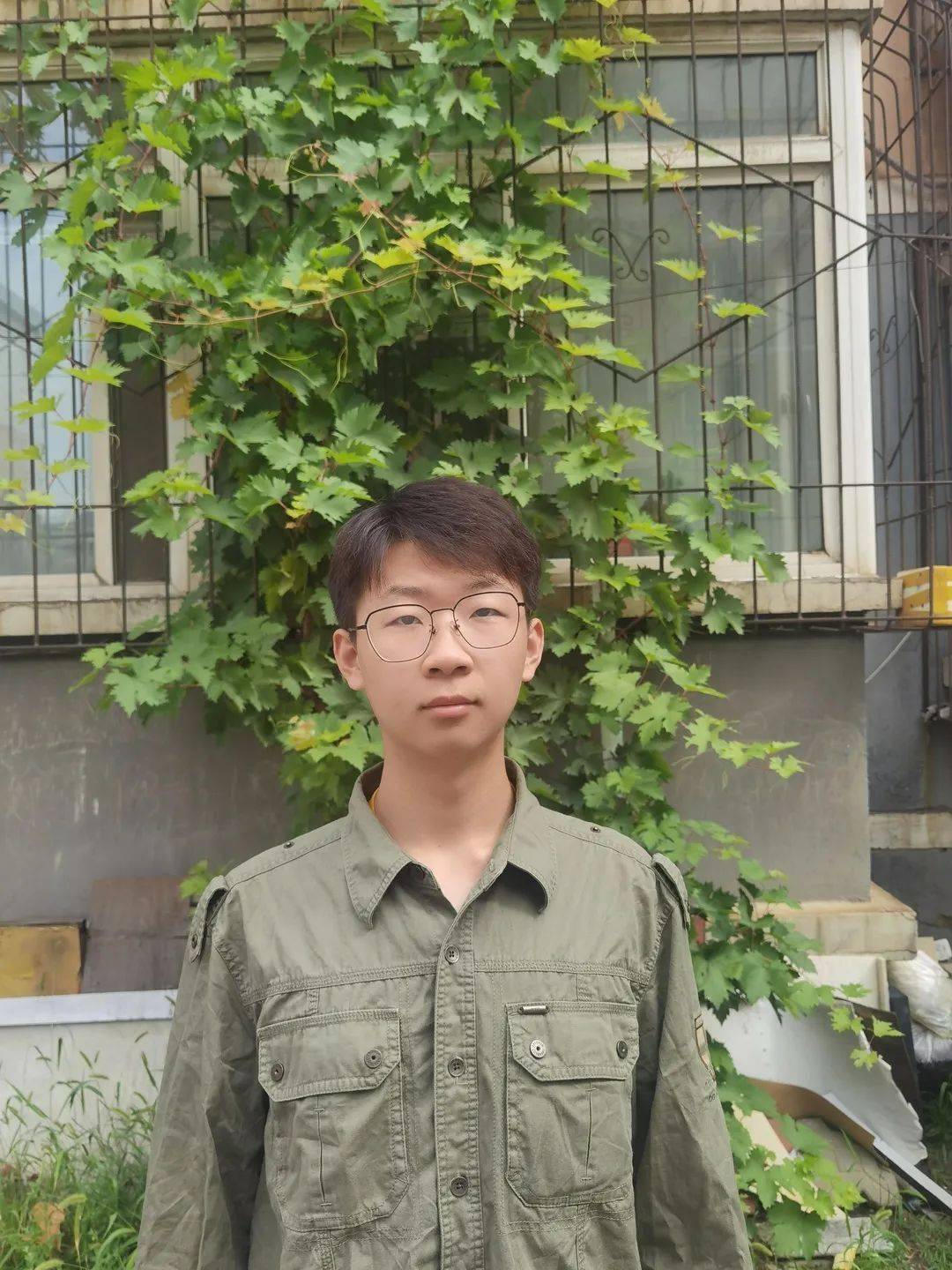 2203班班助段博首先,恭喜大家经过一路披荆斩棘,坎坷不断后迎来了丰富