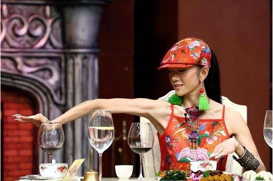 27年后再看杨丽萍,才发现她选择离婚而去跳舞是正确的选择_杨印宝