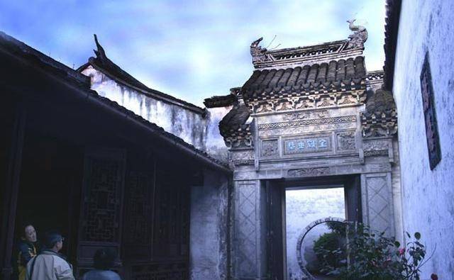 浙江有一“封闭”的庄园，四周都是风火墙，全是江南文化的精华