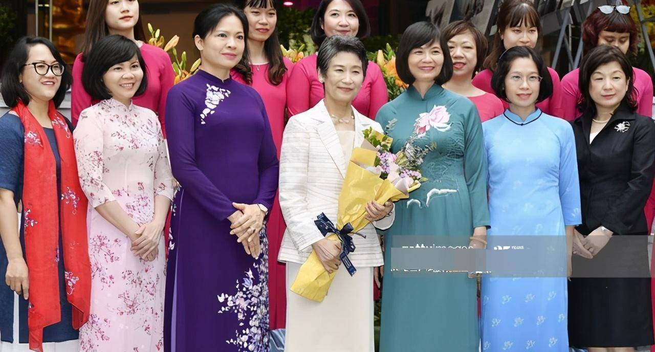 日本新第一夫人比安倍昭惠拼!