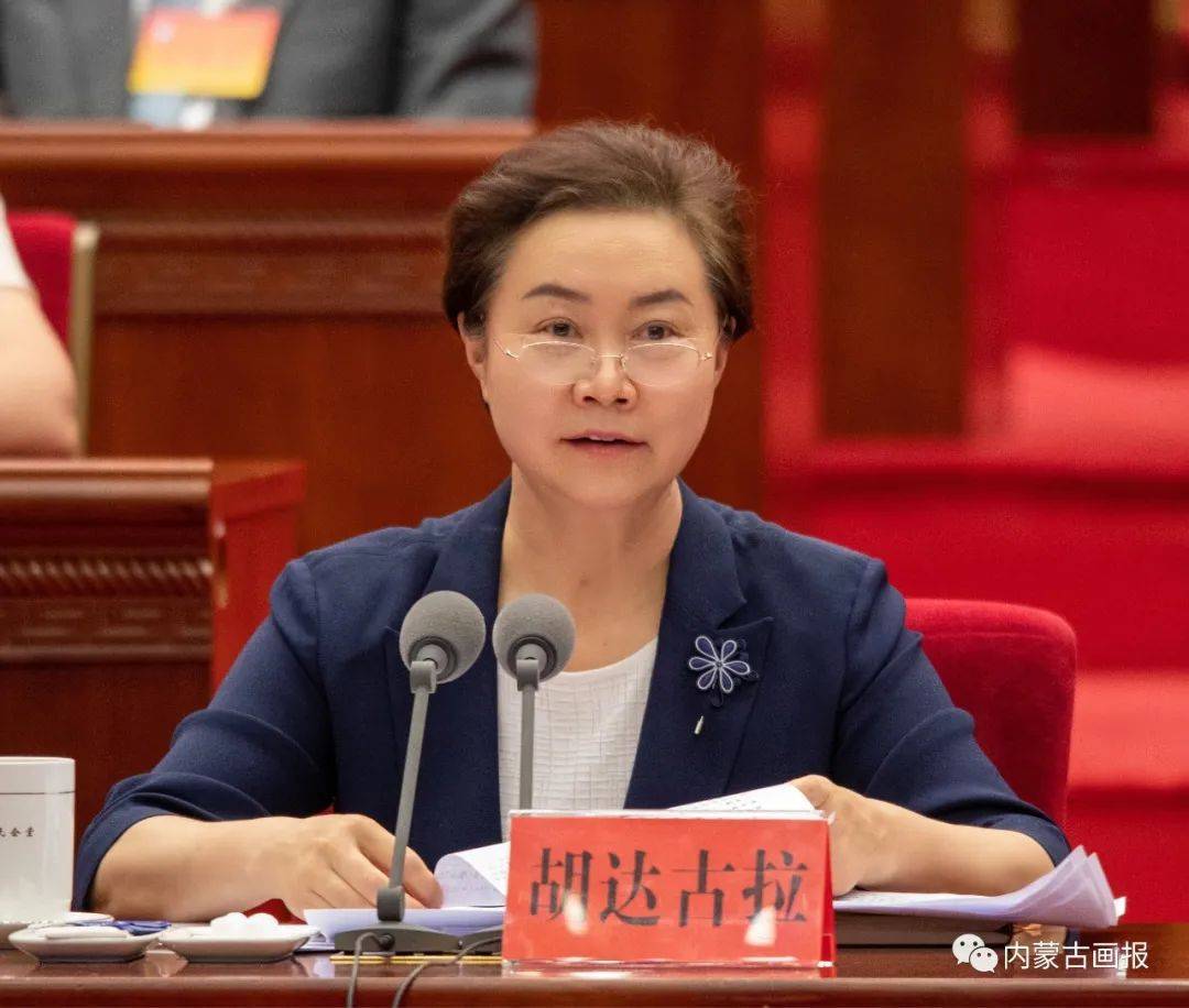 闭幕式现场自治区党委常委,统战部部长胡达古拉出席闭幕式并讲话.
