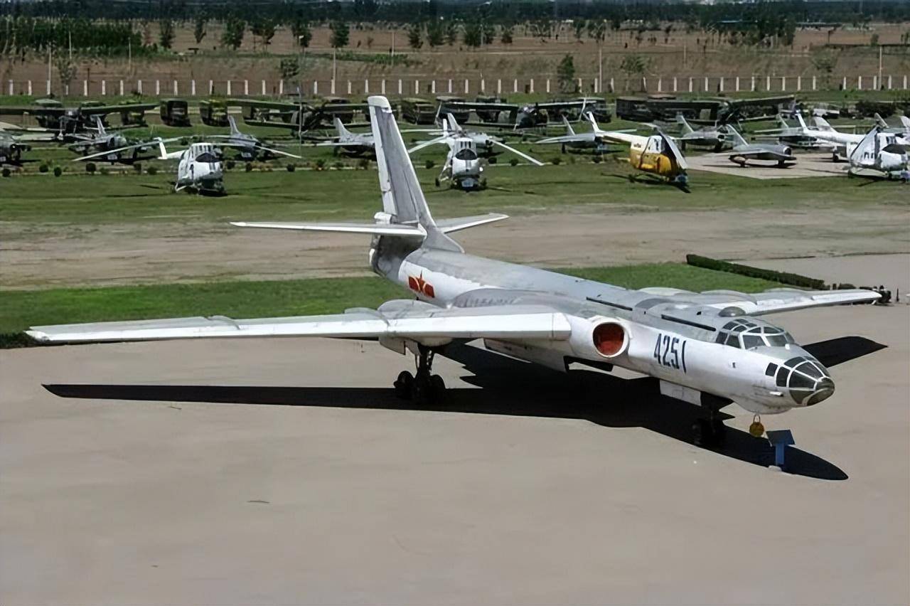 通讯和自动驾驶等设备,最终衍生出1979年列装的轰-6乙侦察机