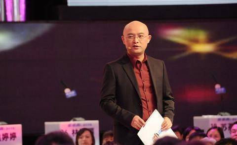 在中国有一位这样的主持人,情商很高,还是光头,经常给人相亲,主持的