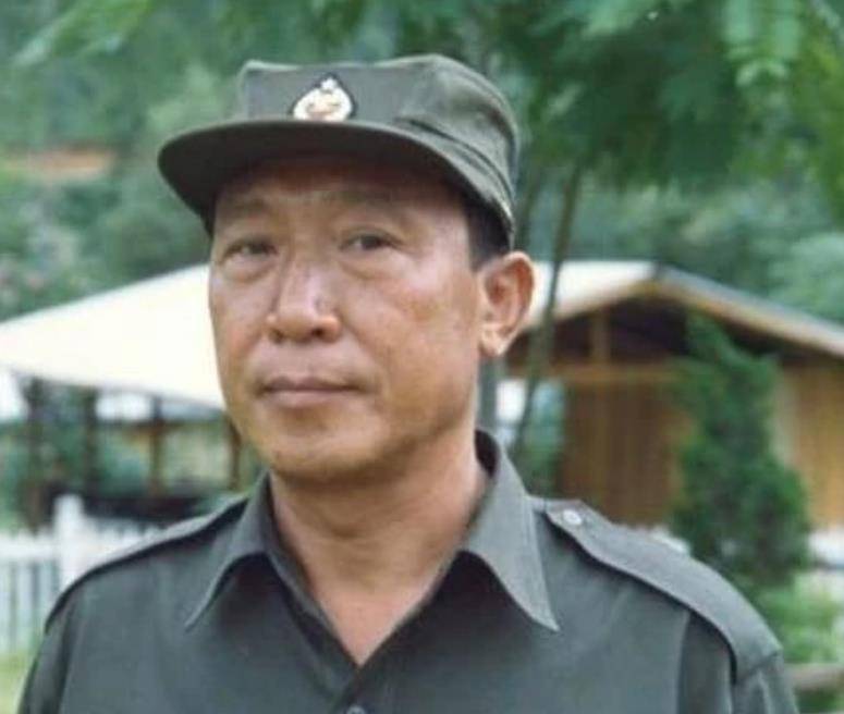 老父亲选择独居,赶走儿女,2004年摊牌:卧底11年,睡觉不敢脱衣_傅衍鲲