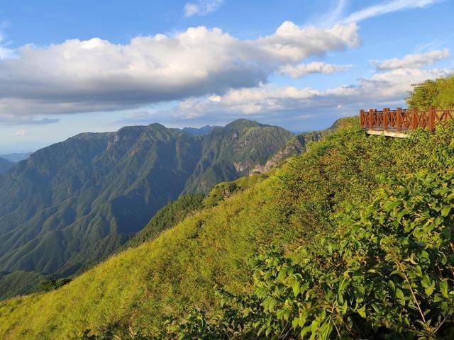 这里夏天睡觉晚上盖棉被，游客到了都怕冻坏，这就是江西武功山