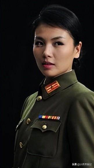 毕竟刘涛的军装照曾是观众心中的白月光,希望能在饰演军人的道路上
