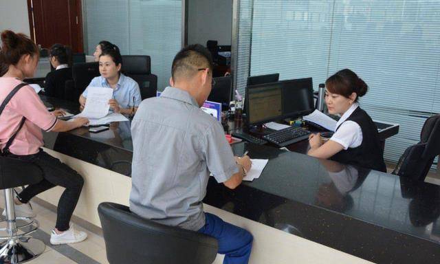 银行流水储蓄柜台 来自搜狐网