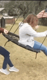 搞笑GIF:老妈假装晕倒, 我觉着孩子的做法也不算错哈