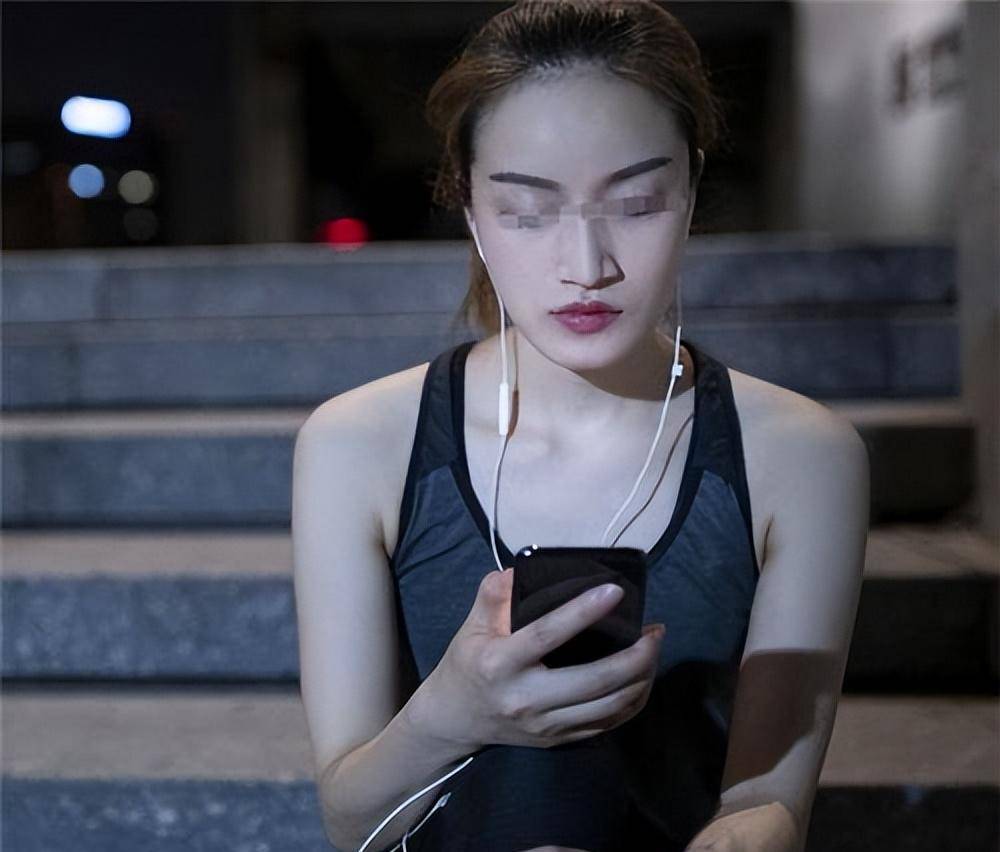 米乐M6 M6米乐案例 女子穿瑜伽裤夜跑丈夫发现裤子出现端倪将妻子手指砍断(图3)