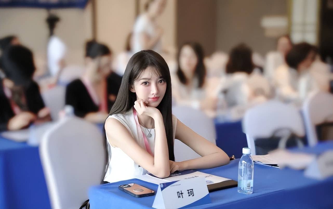 黄晓明的绯闻女友叶柯,集财富美貌身材为一身,你见过吗?