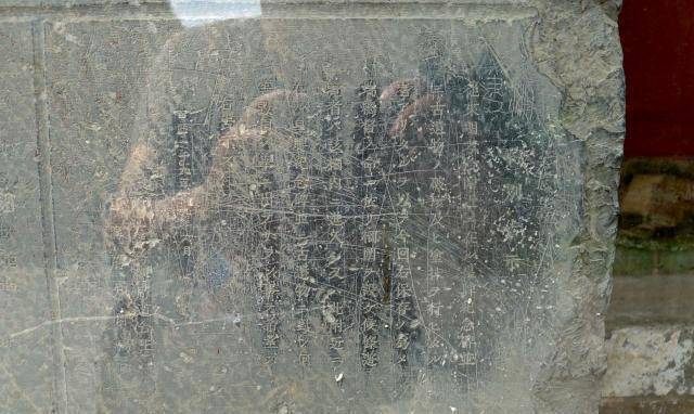 明孝陵有一个六国文字碑，石碑上的文字，看完让人都很“感慨”