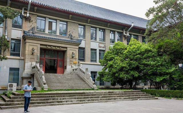 南京大学物理学院新增的4位"杰青"分别是曹毅教授,程营教授,温锦生