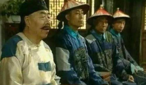 这个皇帝生活节俭到夸张,大臣穿补丁衣服上朝,皇后过