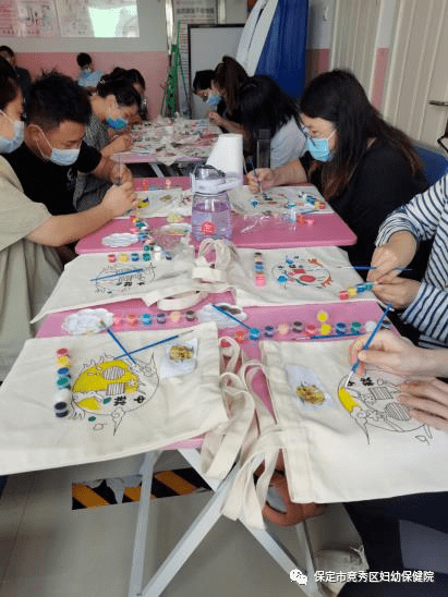 竞秀区妇幼保健院孕妇学校手工DIY制作“涂鸦帆布袋”(图3)