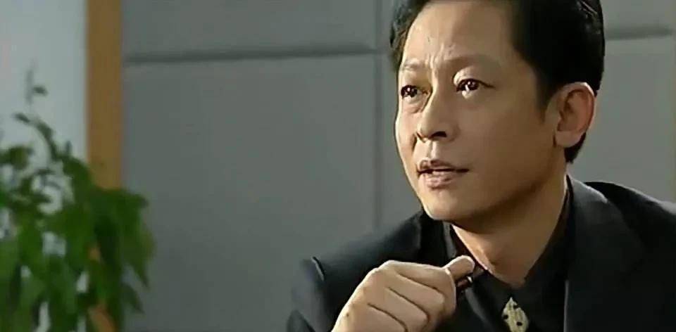 《刑警本色》周世万(李幼斌饰《刑警本色》于1998年拍摄,改编自