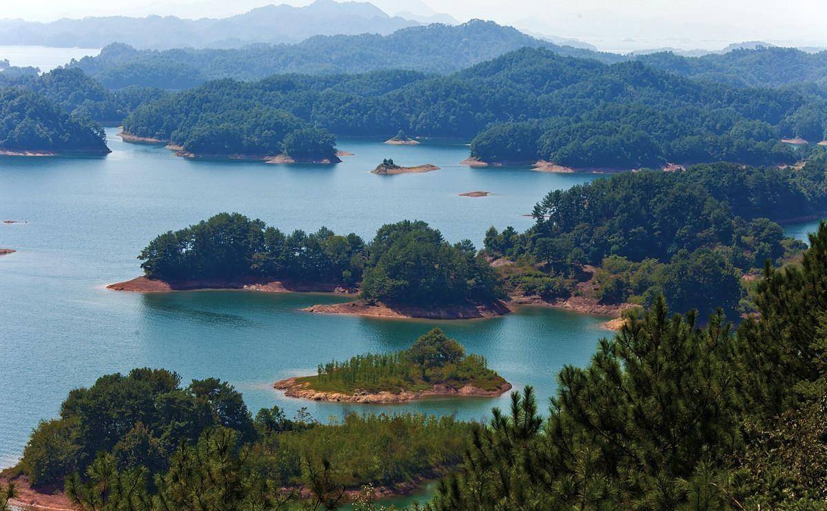 浙江规模最大的人工湖，相当于90个西湖大小，杭州出发只要46分钟