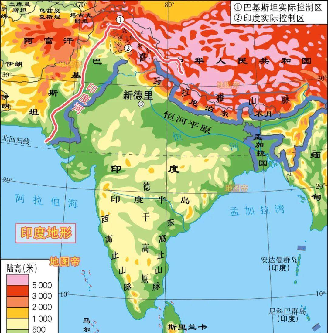 巴基斯坦三面环高山,从东北地区逆时针方向依次是喜马拉雅山脉,兴都库