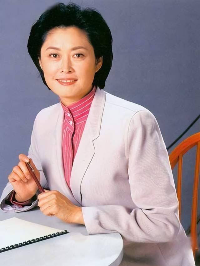 "盲人主持"董丽娜,一岁失明,学过按摩,24岁成为播音主持人_机会_父母