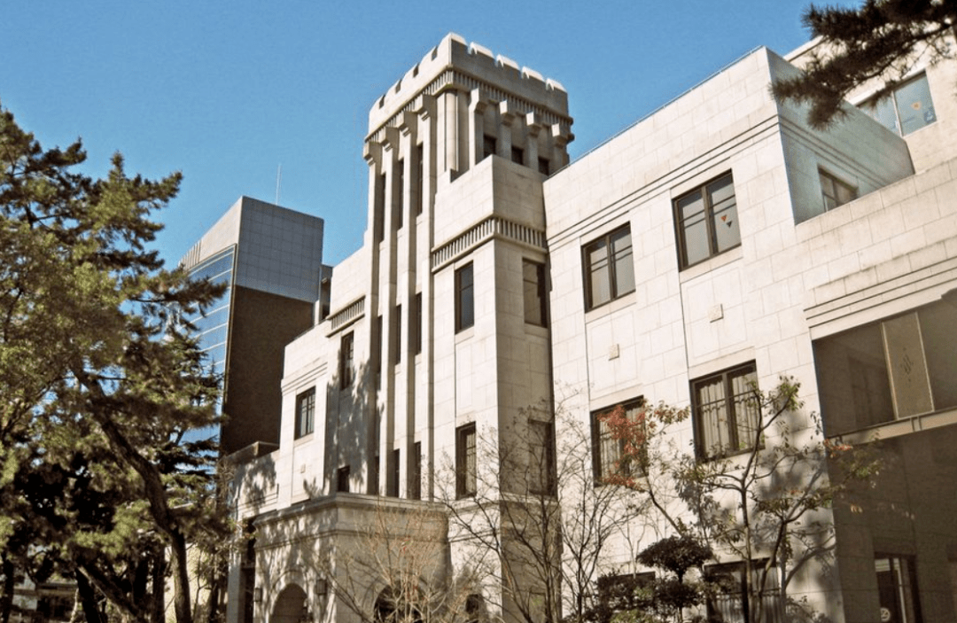 甲南大学是一所位于日本兵库县神户市东滩区的知名私立综合性大学,始