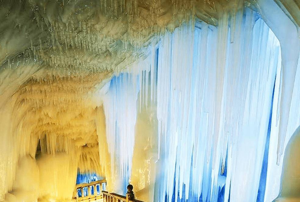 山西的神奇洞穴，洞内冰层300万年不化，是盛夏避暑的绝佳去处