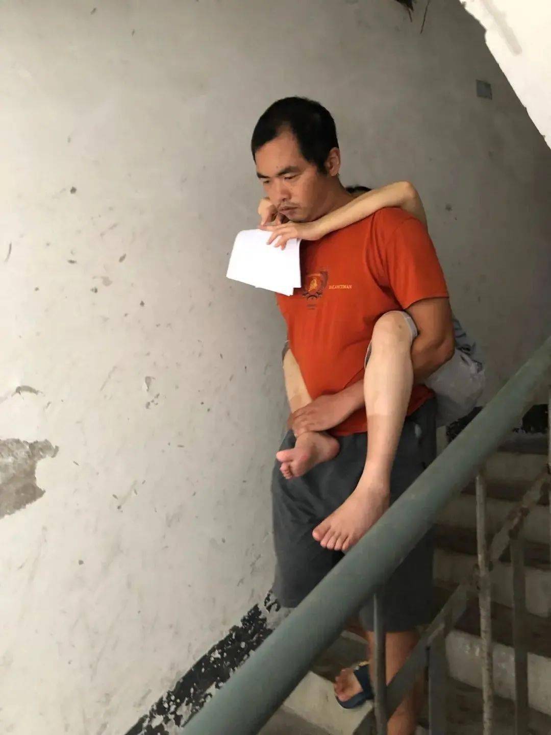 她，罕见病“企鹅病”患者，不愿当“网红”，还完债，就退网