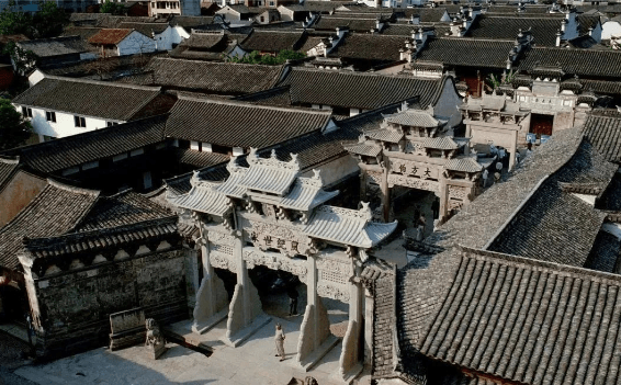 卢宅：江南现存规模最大、保存最完整的明清古建筑群