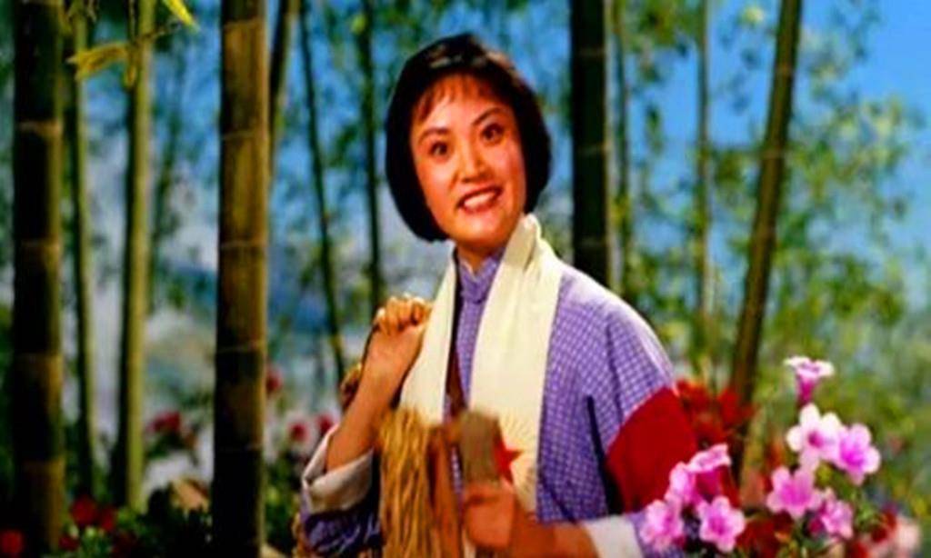 在那个年代,柯湘的剧照,宣传画挂满了大街小巷,连