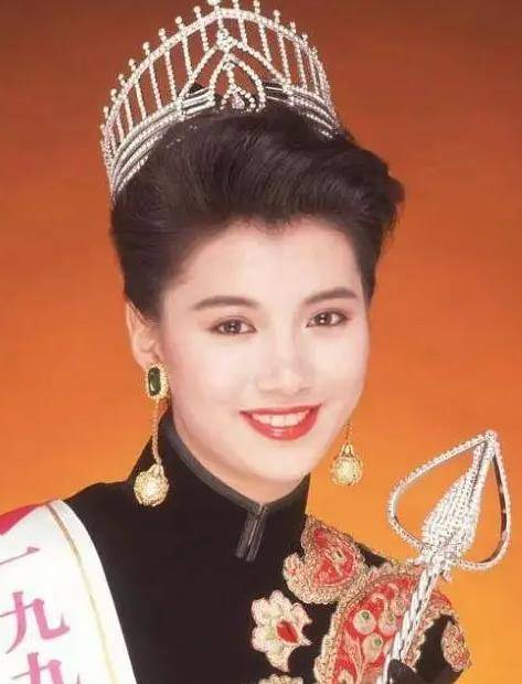 郭格明1991年郭歌明参加香港小姐选美时,她的学历是人群中最高的.