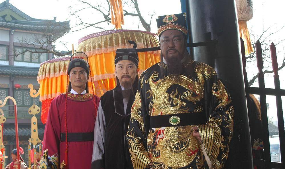 《包青天》幕后,金超群何家劲沟通困难,10集剧情硬加成236集_电视剧