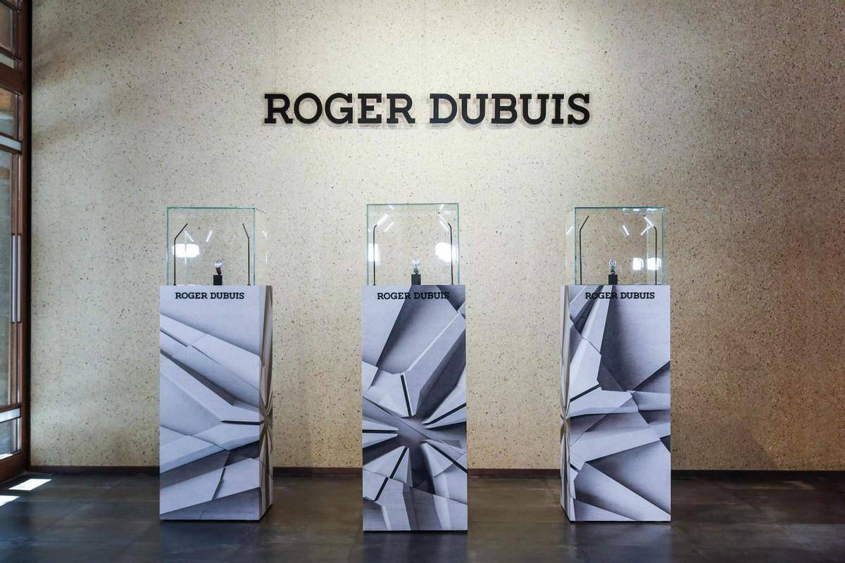 ޽ܶűROGER DUBUIS˳