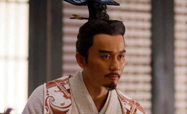 曹丕作为嫡长子,这是铁定的事实,谁也改变不了.