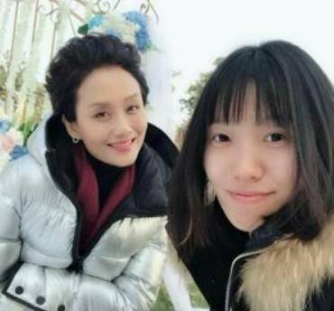 "儿子"是一线明星,女儿是奥运冠军,55岁的她才是人生赢家_李颖_金紫薇