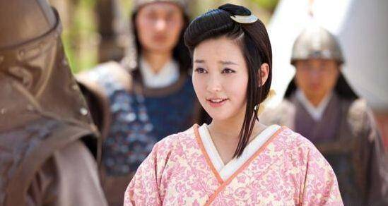 发型奇丑不衬人的7位古装女:莲姬黑化就变土,戚夫