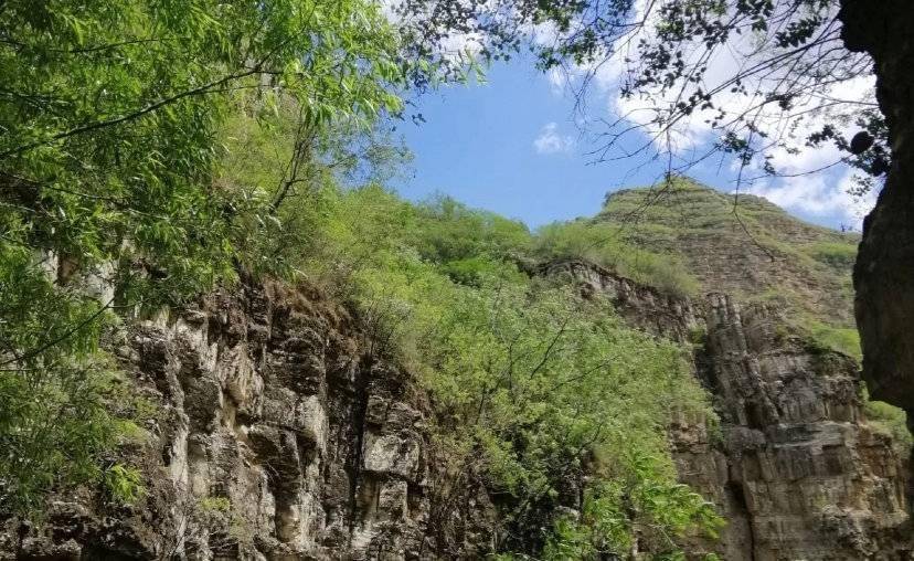 一处河北的神秘峡谷，到处都是麒麟怪石？山花烂漫堪称世外仙境！