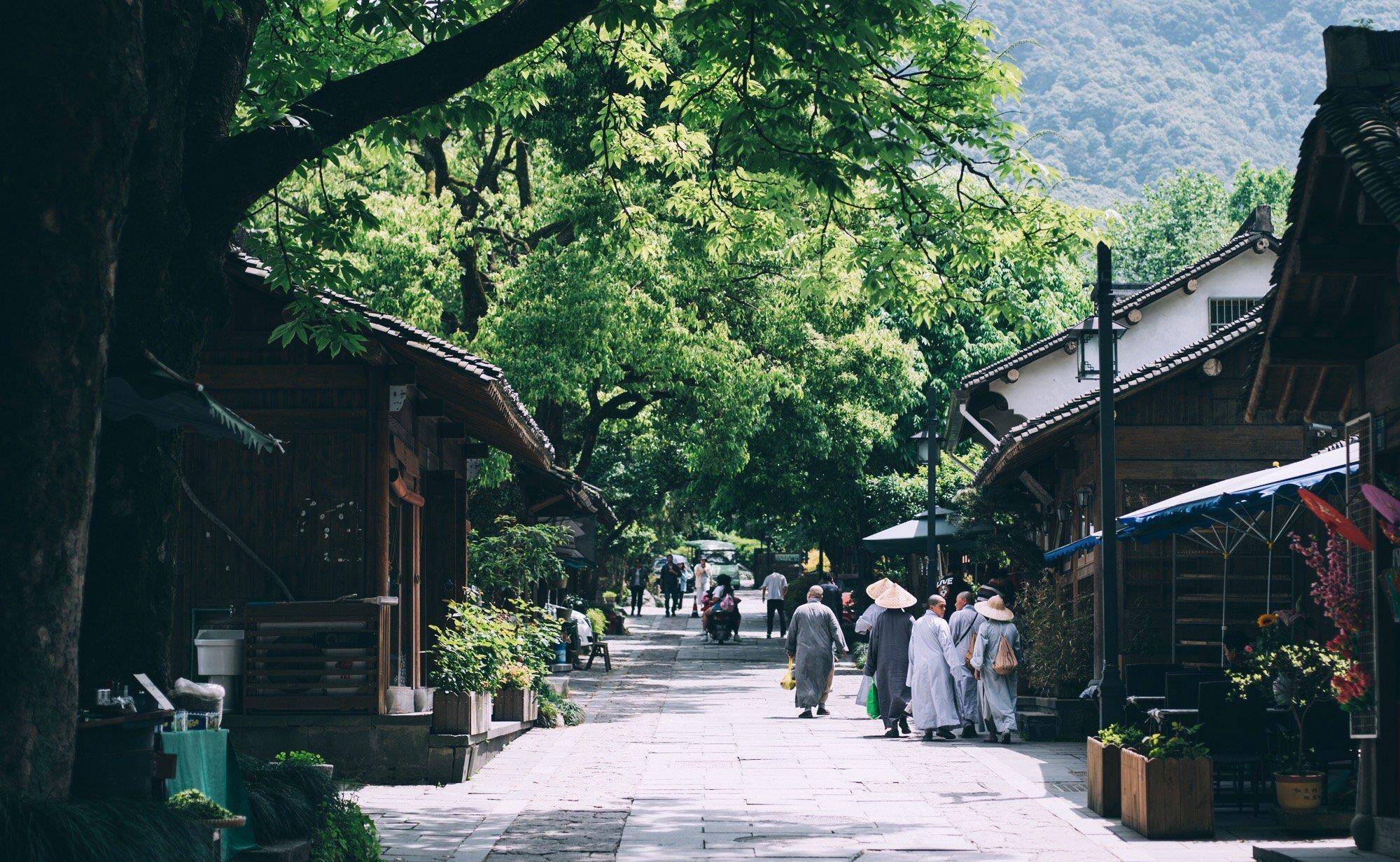 杭州灵隐寺，中国十大“古刹”之一，门票75元游客依然络绎不绝