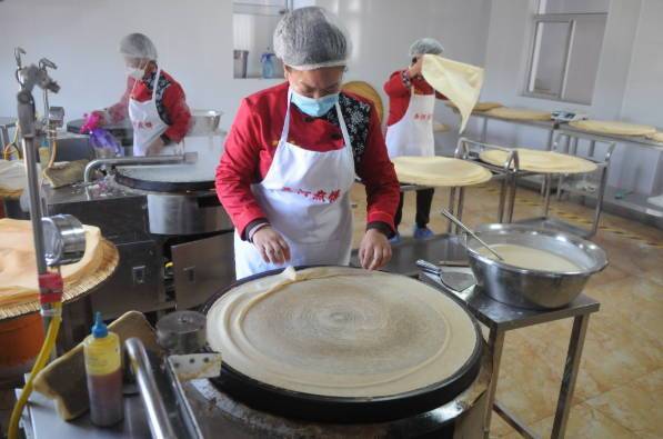 地方名吃,今年8月,淄博市淄川区西河镇专门成立了山东大煎饼文化博物