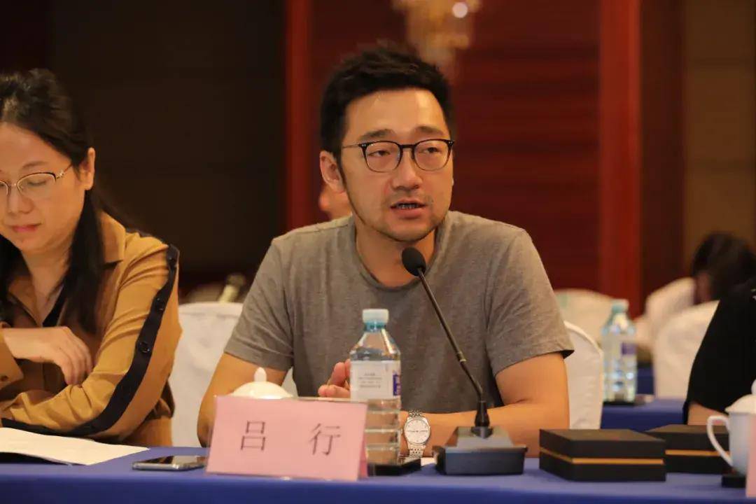 《因为有家》单元的导演吕行认为,如何在新时代拍出一部更贴近年轻人