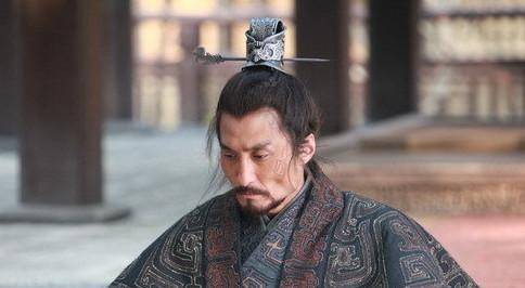 垓下之战前,英布返回九江之地,并与刘贾策反楚大