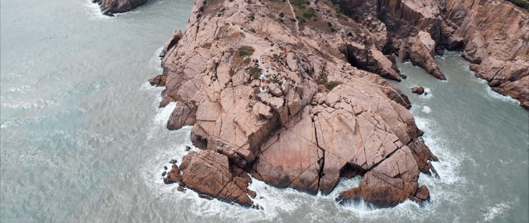 闾峡灯塔丨“福建小垦丁”，霞浦海上航标，这座网红灯塔，你去了吗？