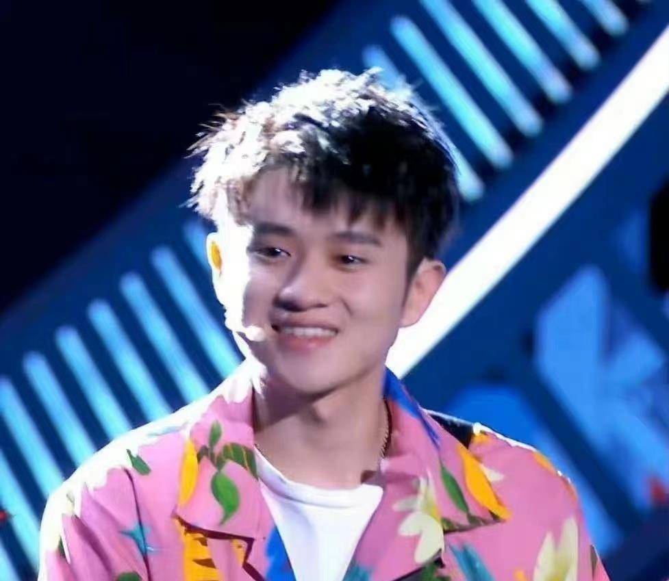 知名男星酒后骑车受伤,左侧肋骨骨折伤势严重,遭嘲讽后火速删文_王勉