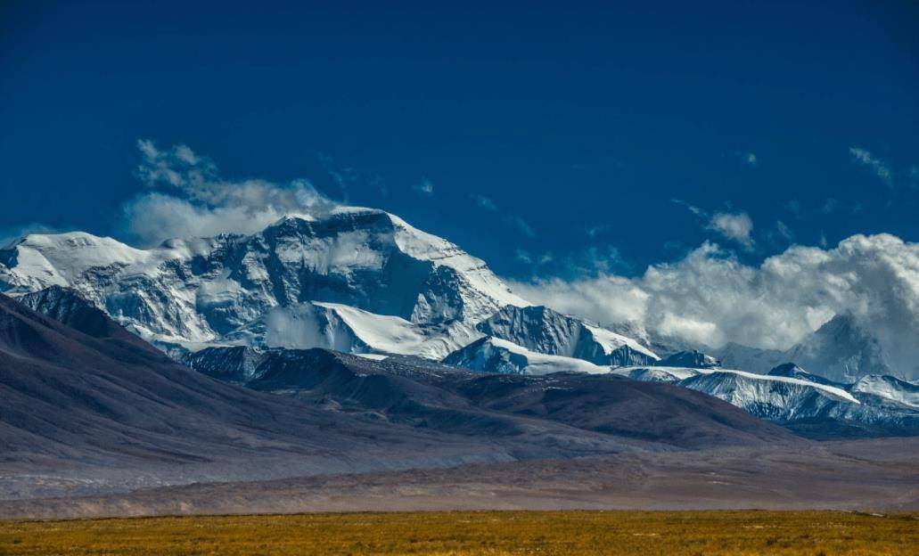 它不仅是中国海拔最高的山峰,也是世界最高峰.