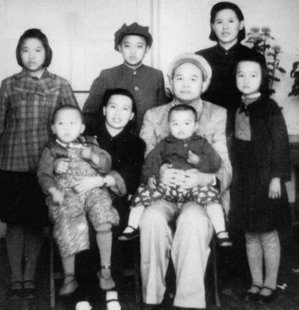 1951年,一个农村姑娘来到大连,徐海东:女儿,你还是回去种地吧_周少兰