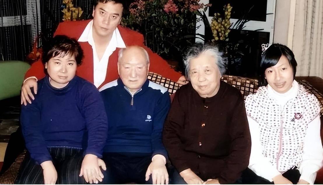陈强走后,他的老伴受不住打击,患上了小脑萎缩,岳母经常会记不住事