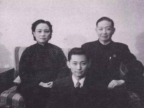 梅兰芳的大伯梅雨田虽然生了几个孩子,可是偏偏都是女儿,没有儿子.