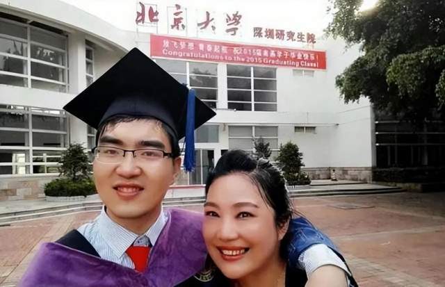 成都借卵医院（原创
            遭丈夫抛弃，独自将脑瘫儿子培养进北大，这位女教师让人泪目）