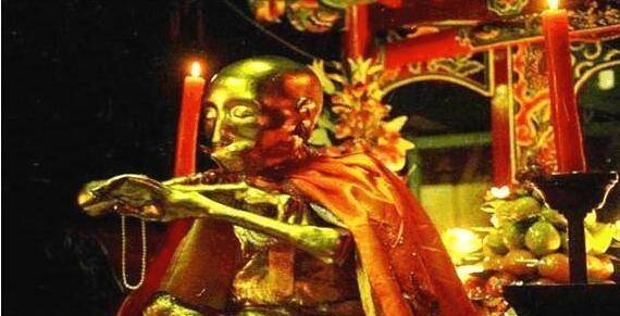 原创我国唯一一座女性肉身佛像，肤色与常人无异，至今是未解之谜