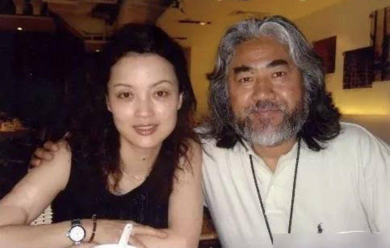 不久后,两人因分手大打出手,张纪中怒斥樊馨蔓和干儿子肖齐关系暧昧