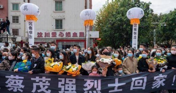 原创汶川地震获救14年后，他牺牲在火灾救援现场，汶川人民接你回家！