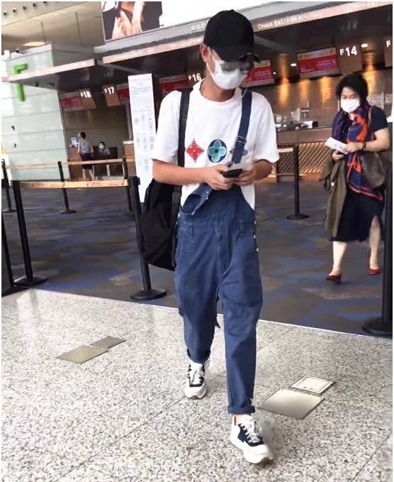 35�����±䡰����С�����ĸ��ͬ�����豳�ݳ�Ʒ���󸾷� ...